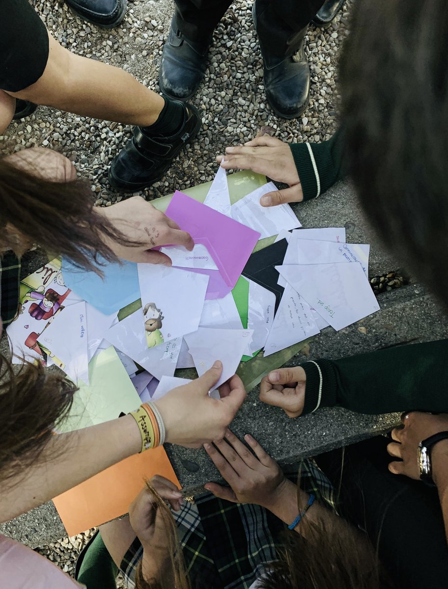 c13okapy's tweet photo. Hoy, en Relilandia, gimkana sobre Jesús preparada por ellos, la profe tb juega y aprende. Juntos en este proceso de cambio educativo. Como ayuda cambiar el entorno del aula para que fluyan mejor las cosas. #relilandia #gamification #education #siempreasunción @AsuncionCblanca https://t.co/QflPMEJB4i