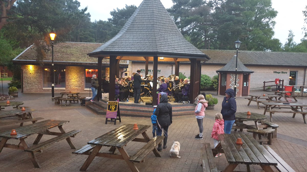 A damp but very enjoyable performance <a href="/KellingHeath/">Kelling Heath</a> yesterday – thanks to all those who braved the rain to watch! ☔️ We'll be playing here again on Saturday 13 and Saturday 27 July 🎶🎺 (📷 Thanks to Ben Jones for the photos!)