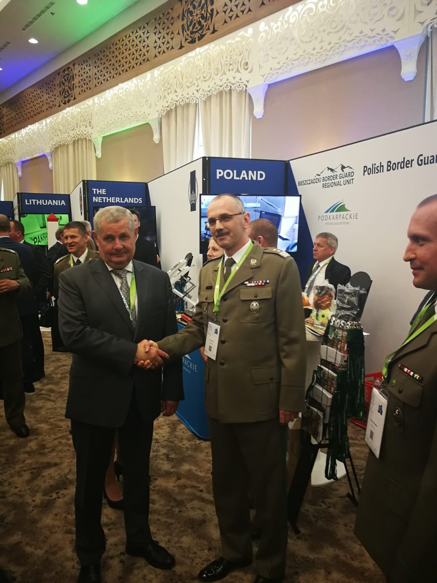 Straz_Graniczna's tweet image. W Arłamowie rozpoczął się Europejski Dzień Straży Granicznych i Przybrzeżnych #ED4BG - coroczne spotkanie funkcjonariuszy formacji granicznych z UE, organizowane przez @Frontex.
Straż Graniczną reprezentowali KGSG gen. dyw. SG T. Praga i płk SG  G. Niemiec.