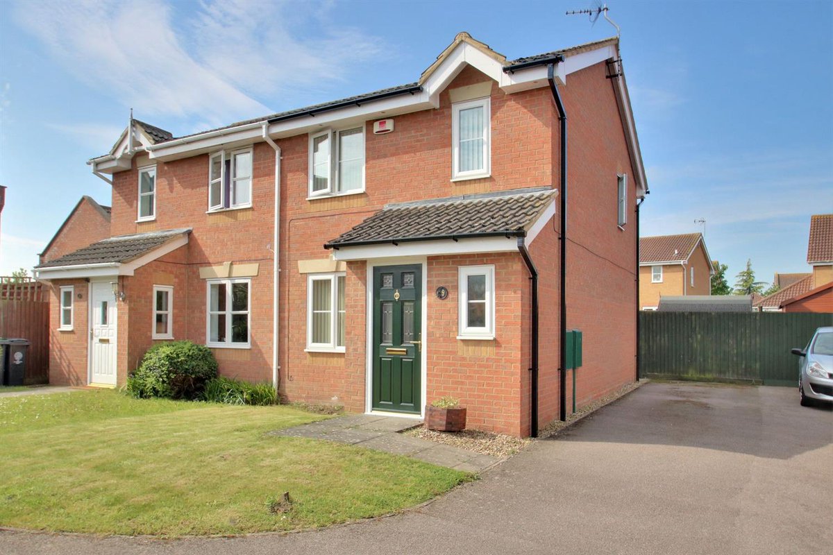 Situated at the end of a quiet cul-de-sac, this modern home would make the perfect first time buy! There's parking right outside and a lovely rear garden!
flinklp.haart.co.uk/ForSaleV5/?pro…