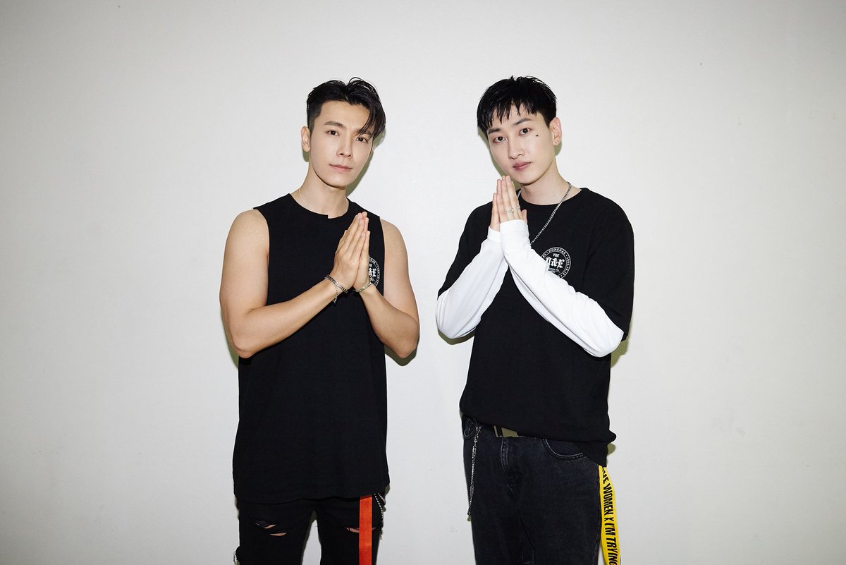 SJofficial's tweet photo. ‘SUPER JUNIOR-D&amp;E CONCERT [THE D&amp;E] in BANGKOK’
More photos👉https://t.co/5xs1misZlK 

#SuperJuniorDnE #DONGHAE #EUNHYUK #TheDnE
#슈퍼주니어 #SuperJuniorDnE https://t.co/ZI4NvmpfB8
