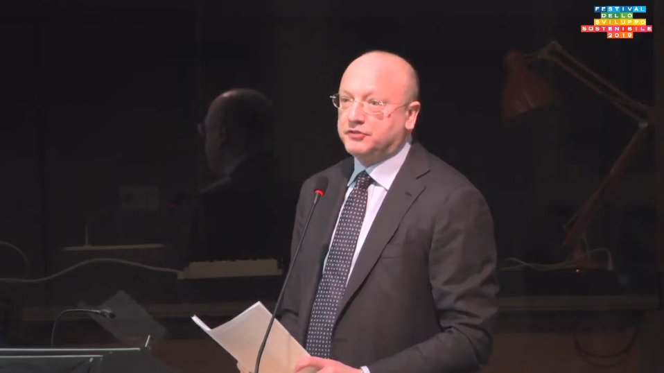 L’industria italiana è la più sostenibile d’Europa. Abbiamo aderito ad <a href="/ASviSItalia/">ASviS</a> e firmato il Patto di Milano perché la sostenibilità deve essere un progetto ampio: sociale, ambientale ed economico. È finita l’epoca dell’autosufficienza - Boccia al #FestivalSviluppoSostenibile