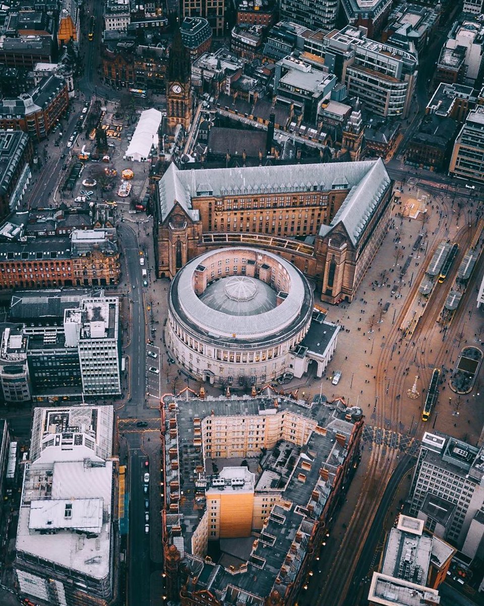 Birds eye view 👀 Awesome shot of Manchester