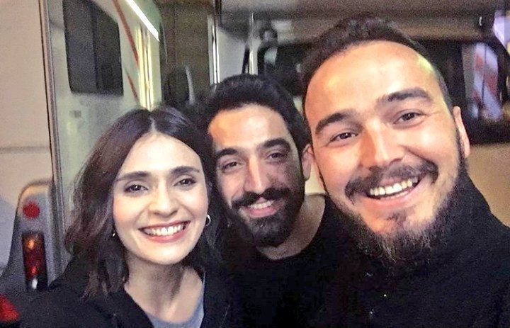 EyleminFulari's tweet photo. Samimiyetinden öperim 💘

#MeriçAral #Söz https://t.co/vb8zseIolh