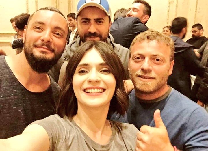 EyleminFulari's tweet photo. Samimiyetinden öperim 💘

#MeriçAral #Söz https://t.co/vb8zseIolh