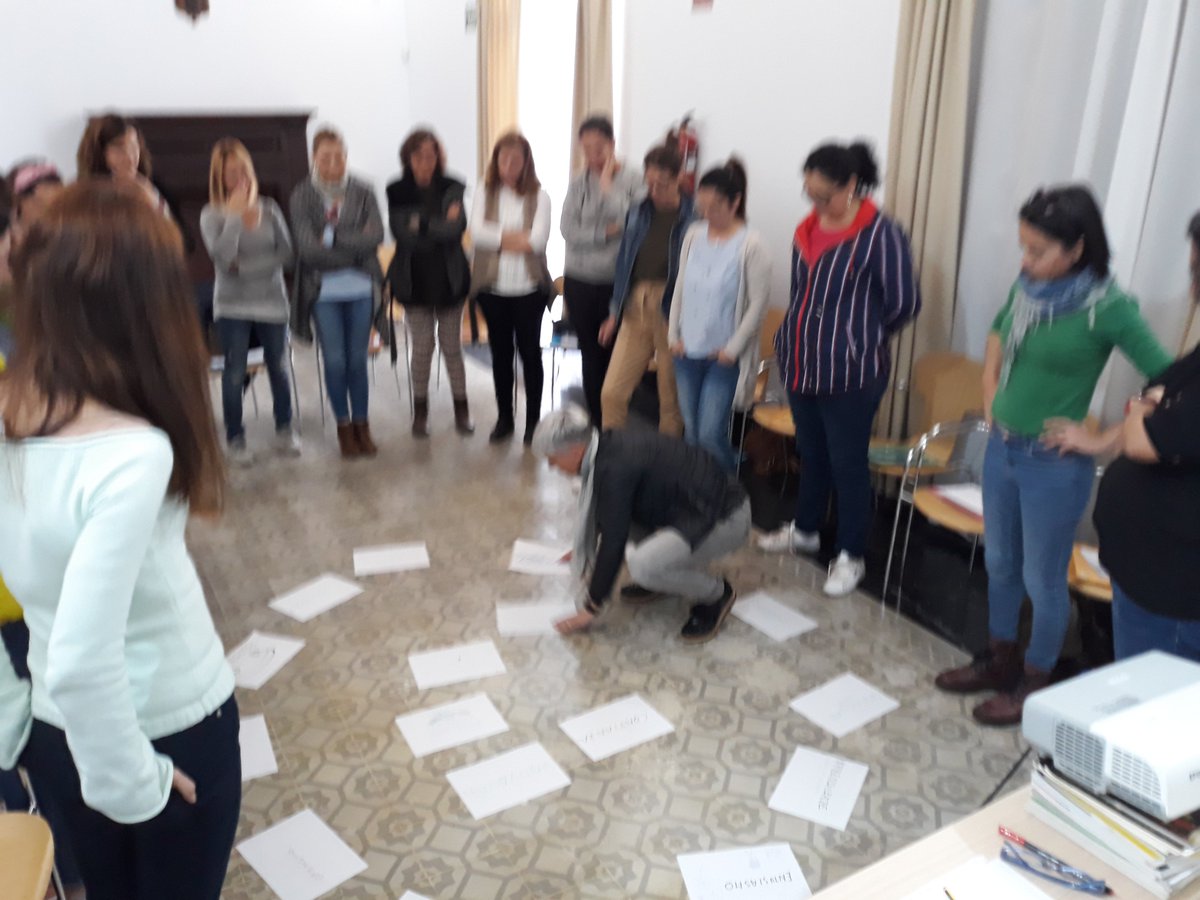 El dia 27 de Marzo realizamos una dinamica sobre valores. Descubrimos cuales son nuestros valores como equipo.