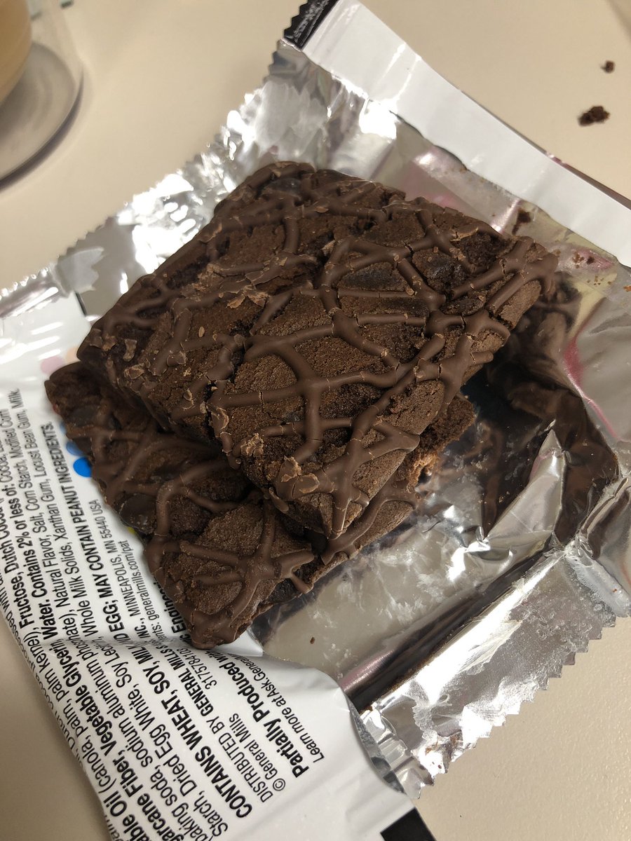 NMinicozzi27's tweet photo. Hey @FiberOne ! Looks like someone snuck an extra brownie in the package. #DoubleBrownie https://t.co/D8hZBI4Pcu