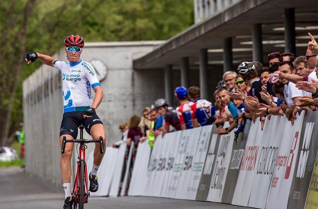 ZXCycling's tweet photo. 🇨🇭 #GPCham 

1 🇨🇭 @GianFriesecke
2 🇨🇭 @LukRegg
3 🇨🇭 @mauro_schmid
4 🇨🇭 @t_marguet
5 🇨🇭 @fabianpaumann
6 🇮🇹 Manuel Belloni
7 🇨🇭 @Schirthery
8 🇨🇭 Damian Luscher
9 🇨🇭 @Valere_Thiebaud
10 🇨🇭 Yves Lutolf
11 🇨🇭 @cyrillethiery
12 🇨🇭 @96_tinu 

Congrats!😀👏 

#cycling https://t.co/u1eKSaXUKg