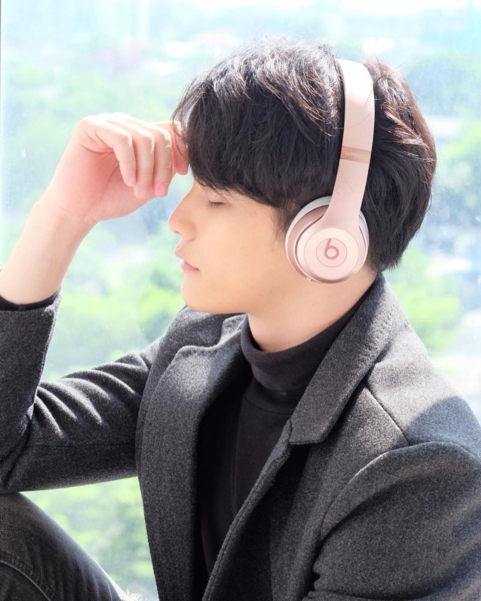 Kittikun_FC's tweet photo. [ IG : FocusAf12 ]  ยิ่งได้ Item เจ๋งๆ แบบนี้มันฟินมาก ❤️ ลุ้นเป็นเจ้าของหูฟัง Beats รุ่น Solo3 Wireless (3รางวัล) ได้ง่ายๆเพียงกดติดตาม IG @truecorp และ comment ใต้โพสต์ว่า “แนวเพลงไหนที่คุณชอบฟังระหว่างทำงาน?” #Beats #Truecorp #True #truedigitalLife #TruemoveHเที่ยวกินฟินเวอร์ https://t.co/3ks5tI83aS