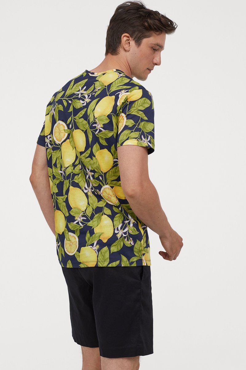 H M Japan 新作メンズ 夏らしい レモン柄のシャツが登場 この夏はこのシャツで甘酸っぱい思い出を Hmman T Co Ocqppvjair