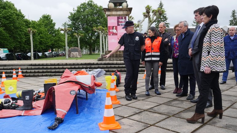 112_SOSDeiak's tweet photo. Eusko Jaurlaritzako Segurtasuneko Sailburuak @Cascade_2019-n parte hartzen ari den kimikoetarako taldearekin Arkauten elkartu zen joan den ostiralean. #Cascade2019 #kimika https://t.co/t3jVYbvAxn