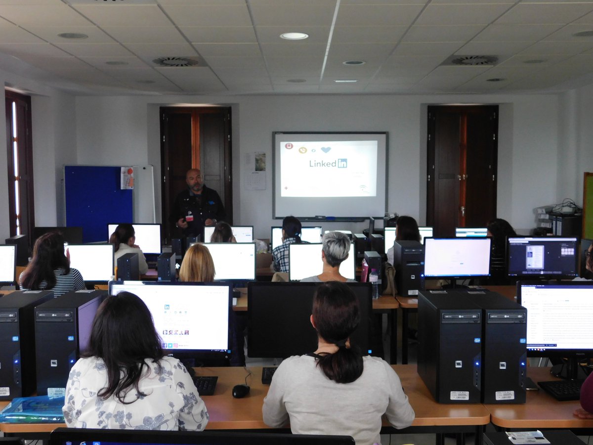 Muy buena sesión de Linkeldin mantuvimos a traves de @AndaluciaComDig , el dia 24 de Abril.