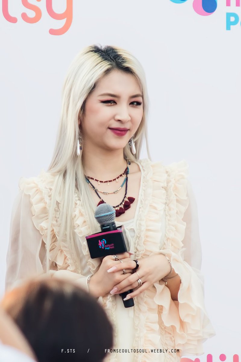 FSTS_SG's tweet photo. 190526 KARD #HallyuPopFest2019 Red Carpet

#KARD #JSeph #BM #SoMin #JiWoo https://t.co/eveyKdYVtG