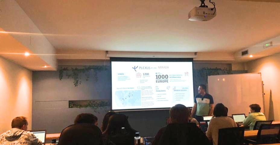 hackaboss_'s tweet image. 👉 #JulioVarelaGómez es trabajo, eficiencia e inquietud. Solo podemos decir 🙌🏻 

#workshop Vue.js con #PlexusTech. Un #framework progresivo y eficaz. Sois 🔝

#WOW #GRACIAS #comunidadTIC
#MomentosHackaBOS