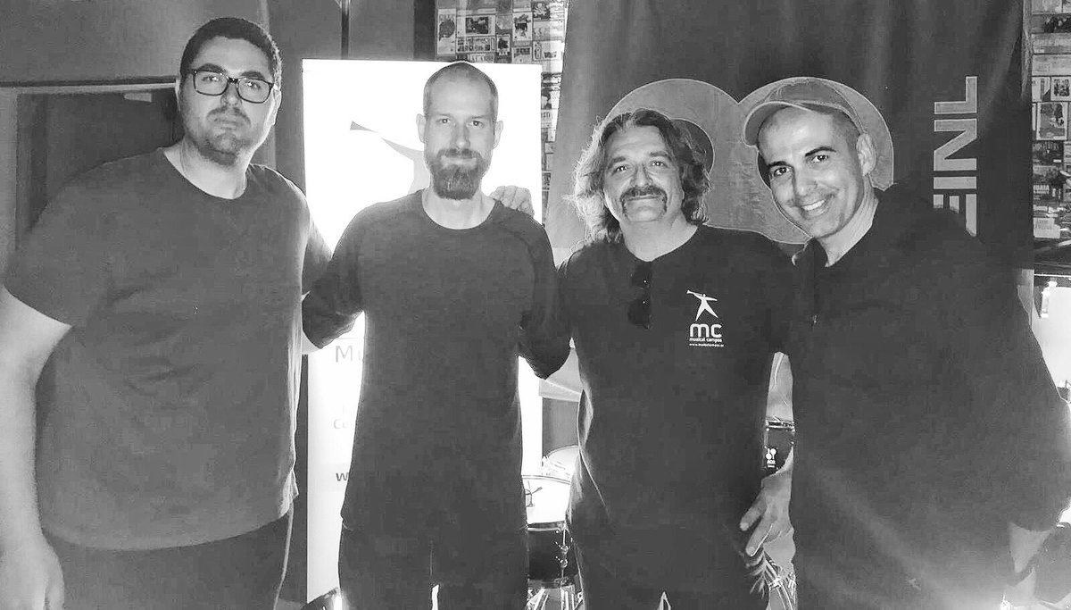 LucasJimenez7's tweet photo. Javi Campos, Benny Greb, y Manolo Cascales. 
#yamahadrums #teledrums #telwdrumsremoterecording #mronlinedrumstv #paiste #earprotech #demvox #wincent #remo #gewadrumsib #jordimusic_ar #recordingcustom #grabandobaterias #venturathrones #pasionporlamusica #live #crueltyfree. https://t.co/68n66X6UP6