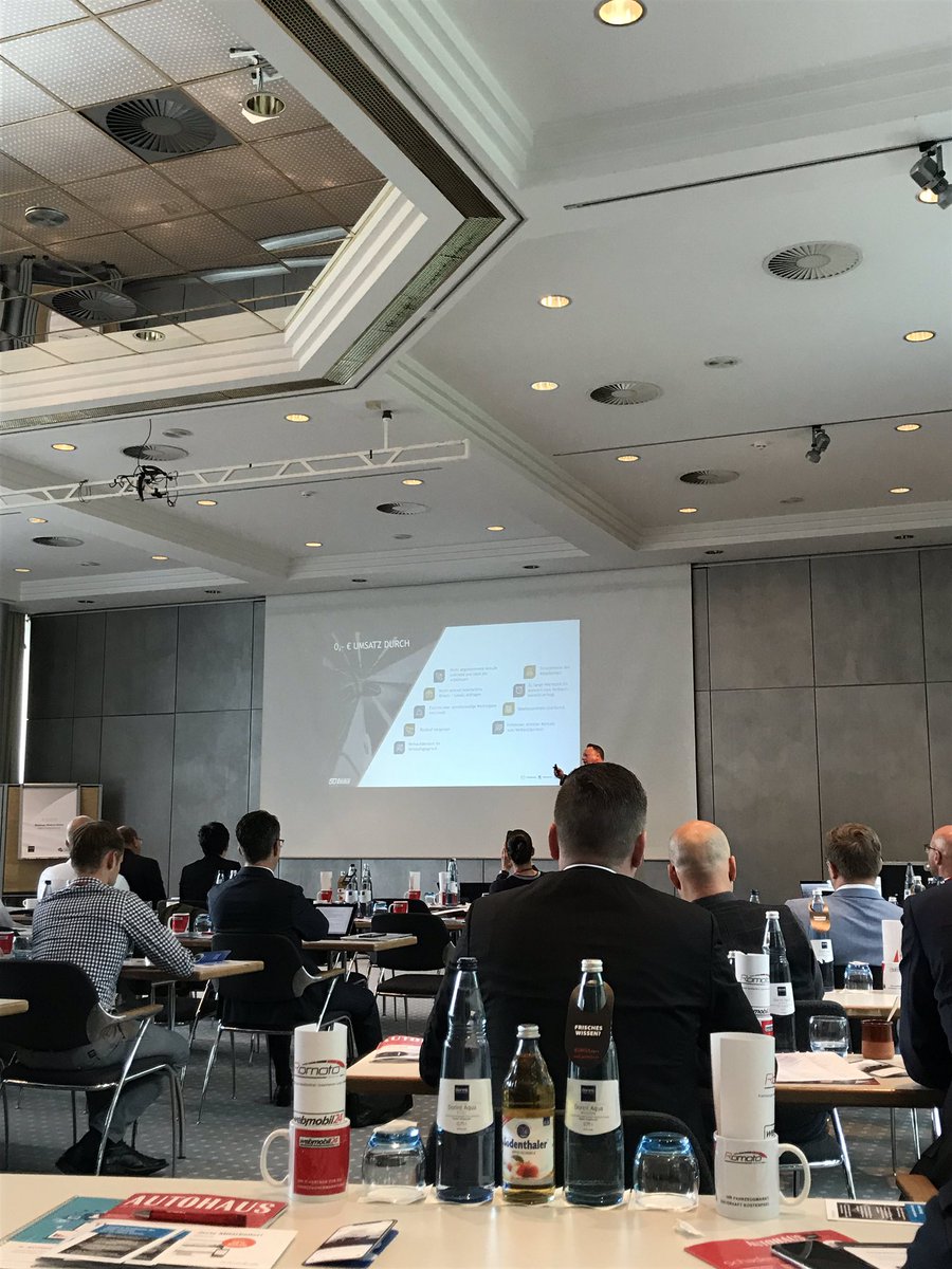 Spannender Input und Best Practice der Häbdlerkollegen beim E-Marketing Day 2019 von @autohausonline.