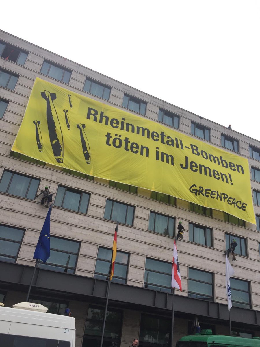 RetePaceDisarmo's tweet image. Oggi anche @ReteDisarmo a Berlino con @FFinanzaEtica e le organizzazioni pacifiste tedesche alle manifestazioni contro l’invio di bombe ed armi all’Arabia Saudita, in occasione dell’assemblea annuale di #Rheinmetall cui parteciperemo come azionisti critici.

#StopArmingSaudi