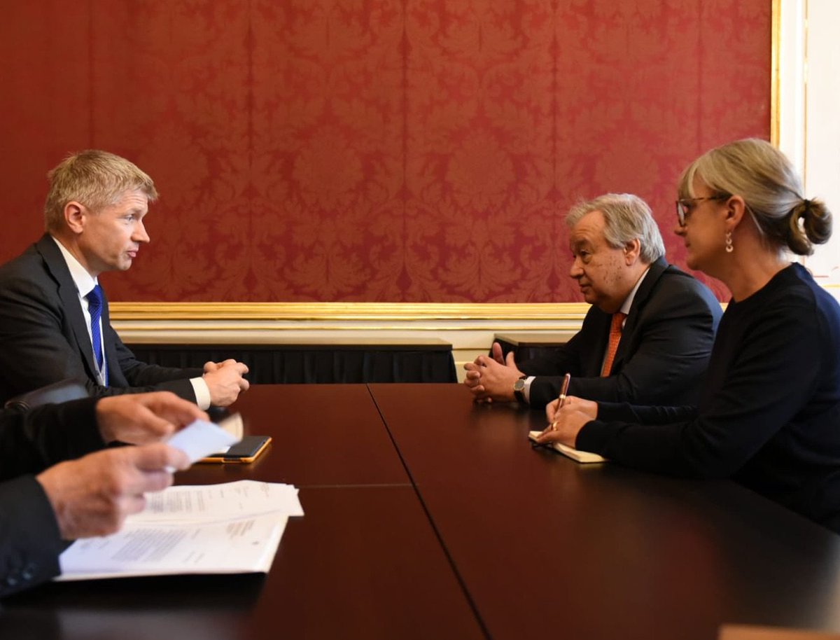 UN_Spokesperson's tweet photo. .@antonioguterres sits down with Dr. Gunther Thallinger of @Allianz to thank him for supporting the UN's climate finance efforts. Insurance sector and assets managers need to invest in carbon neutral and resilient economies. https://t.co/OL4zFJp1Fd