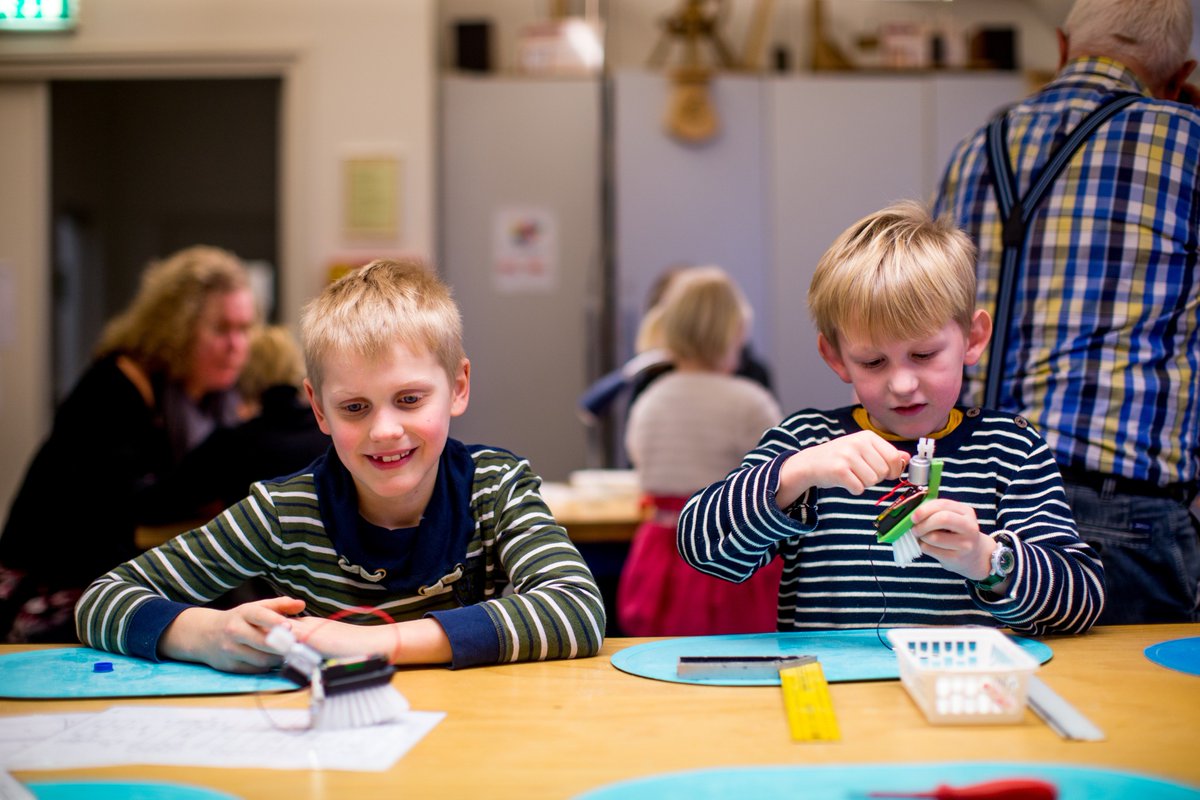 Heb jij nog een kinderfeestje te vieren voor iemand die van techniek en creativiteit houdt? Kijk eens naar de opties bij <a href="/oyfo_nl/">oyfo</a>: bit.ly/2R3II3F
