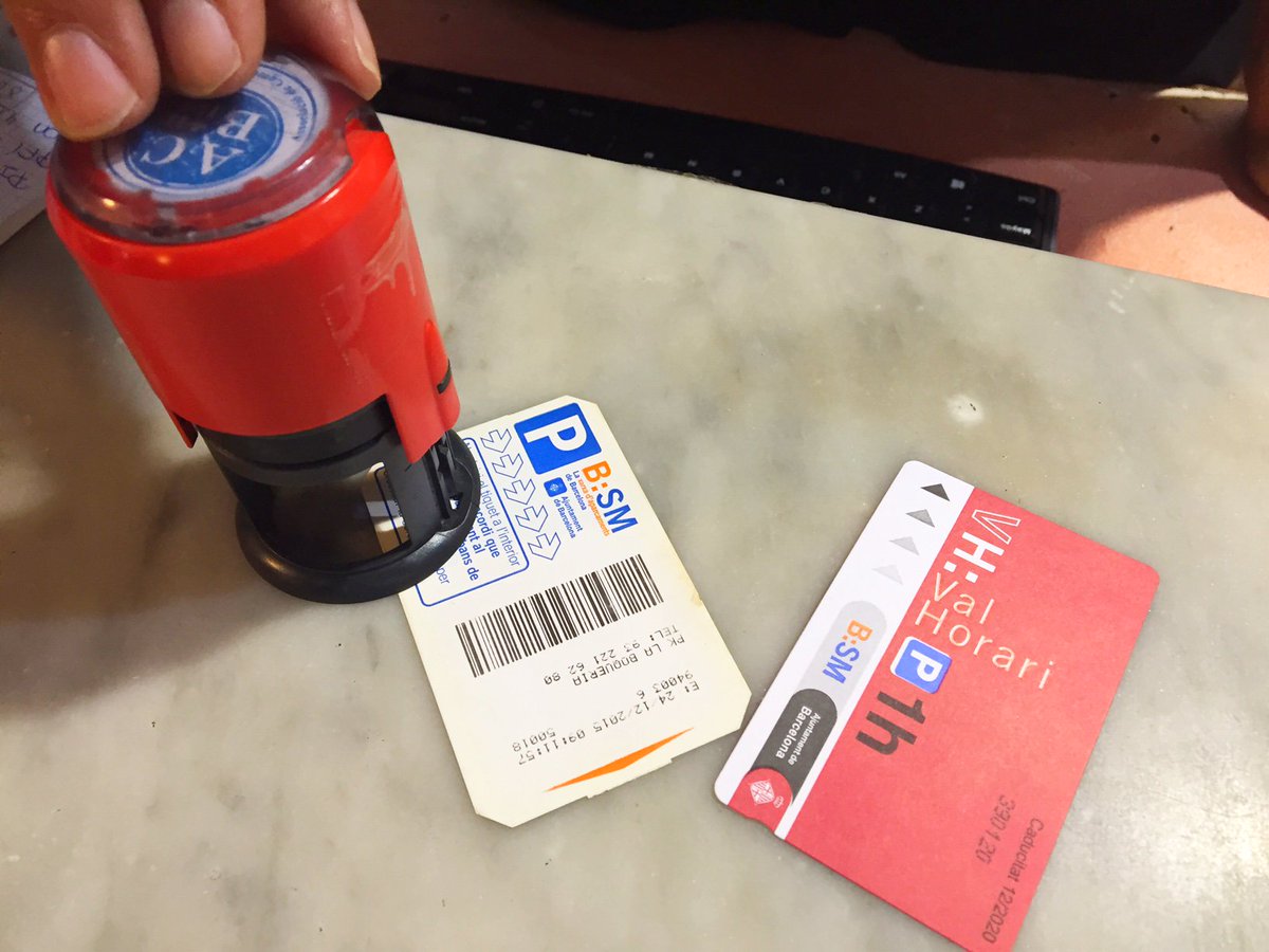 la_boqueria's tweet photo. Coneixeu la nostra campanya d'una hora de #parquing #gratis per 30€ de compra? Heu de passar pel nostre #PuntInformació amb els tíquets de #compra i us donaran el tíquet de descompte per al parquing. Aprofiteu-la i compreu tranquils #VineIAparca https://t.co/ydZoNXI18g