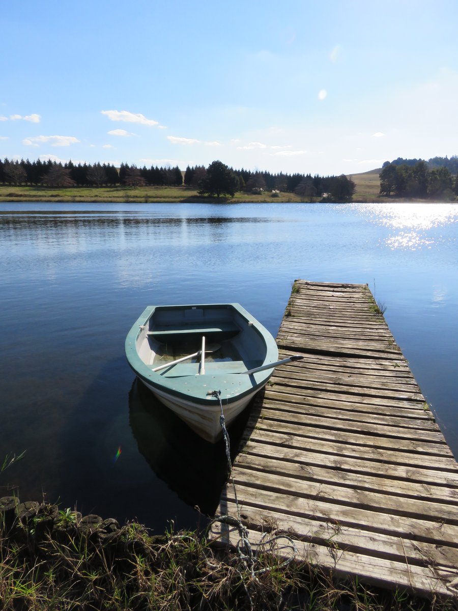 cheek2chic's tweet photo. #TravelTuesday What could be nicer than picnics #wine and messing about on boats at #Springholm, a fabulous upmarket lakeside development on the Blue Crane Nature Reserve, all part of #BrahmanHills #MidlandsMeander #KZN #luxurylifestyle Pics provided https://t.co/n04mn3Ql0P