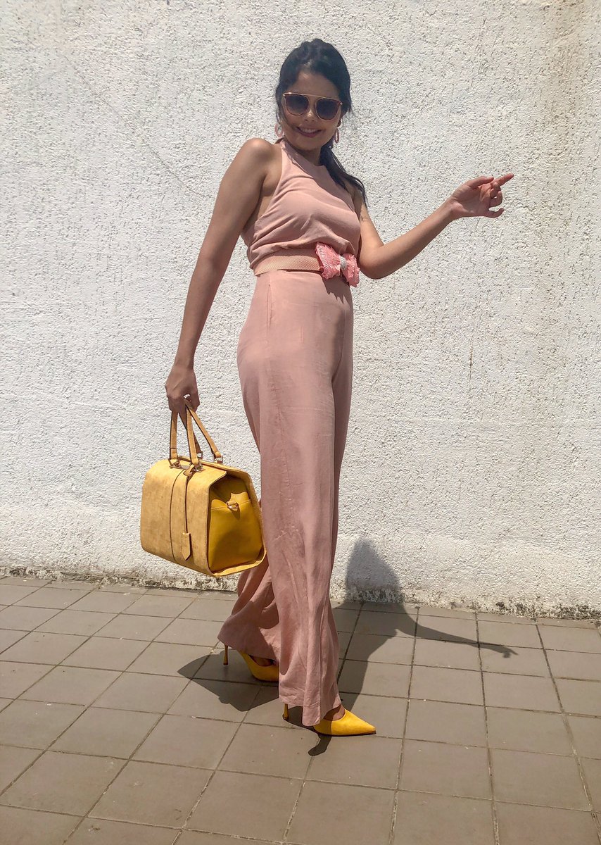ShahAshni's tweet photo. Never dress to impress😌🐽
.
#lunchdate 🎀💛
#luxury #luxuryblogger #highstreetstyle #fashionable #fashionphotography #ootd #potd #copenhagen #paris #italy #newyork #london #fashion #fashionblogger #fashionstylist #influencer #influencerbusiness #fashionaz #thebnbmag @thebnbmag https://t.co/seALZlqIcy