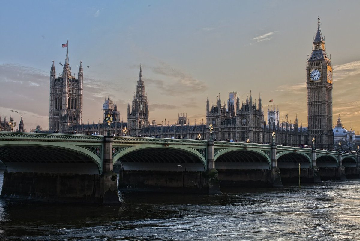Summer heatwaves are set to be more frequent.

These high temperatures will have an affect on the workplace, negatively impacting health and productivity.

#HVAC systems can be key in keeping employees happy and healthy. 

Find out more here...
361degrees.co.uk/resources/news…