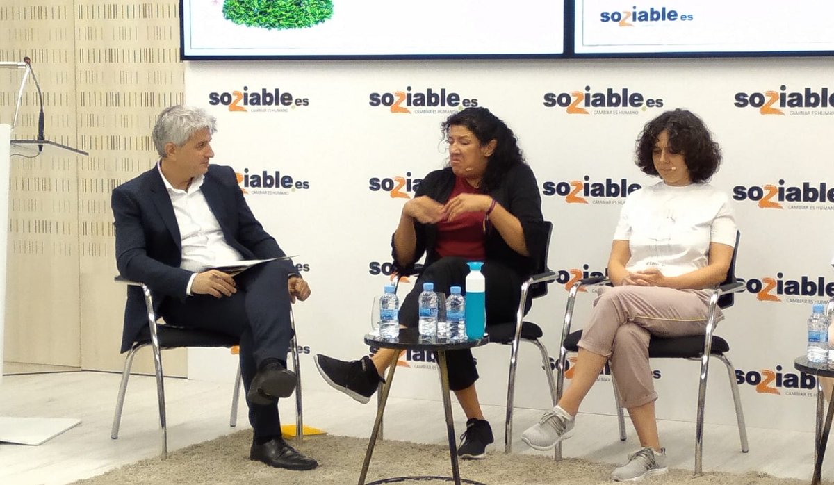 soziableES's tweet photo. Gema Gómez constata que ya se está dando paso a una moda sostenible y hacia un cambio de modelo en la industria. "Estamos en un momento muy bonito. Hay un movimiento emprendedor muy estimulante en España", señala

#CambiarElPatrón https://t.co/gENeYJ588k