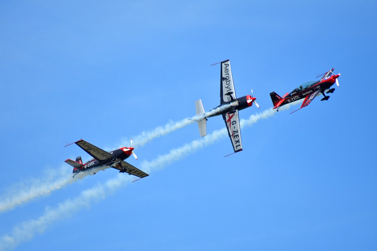 3Bdap's tweet photo. We had a great day at the #DuxfordAirShows at the weekend. Great to revisit our signage in the museum and of course watch an awesome air display. Here are a couple of the many shots we took on the day! #Blades #wingwalkers https://t.co/Dx9sbzjIpq