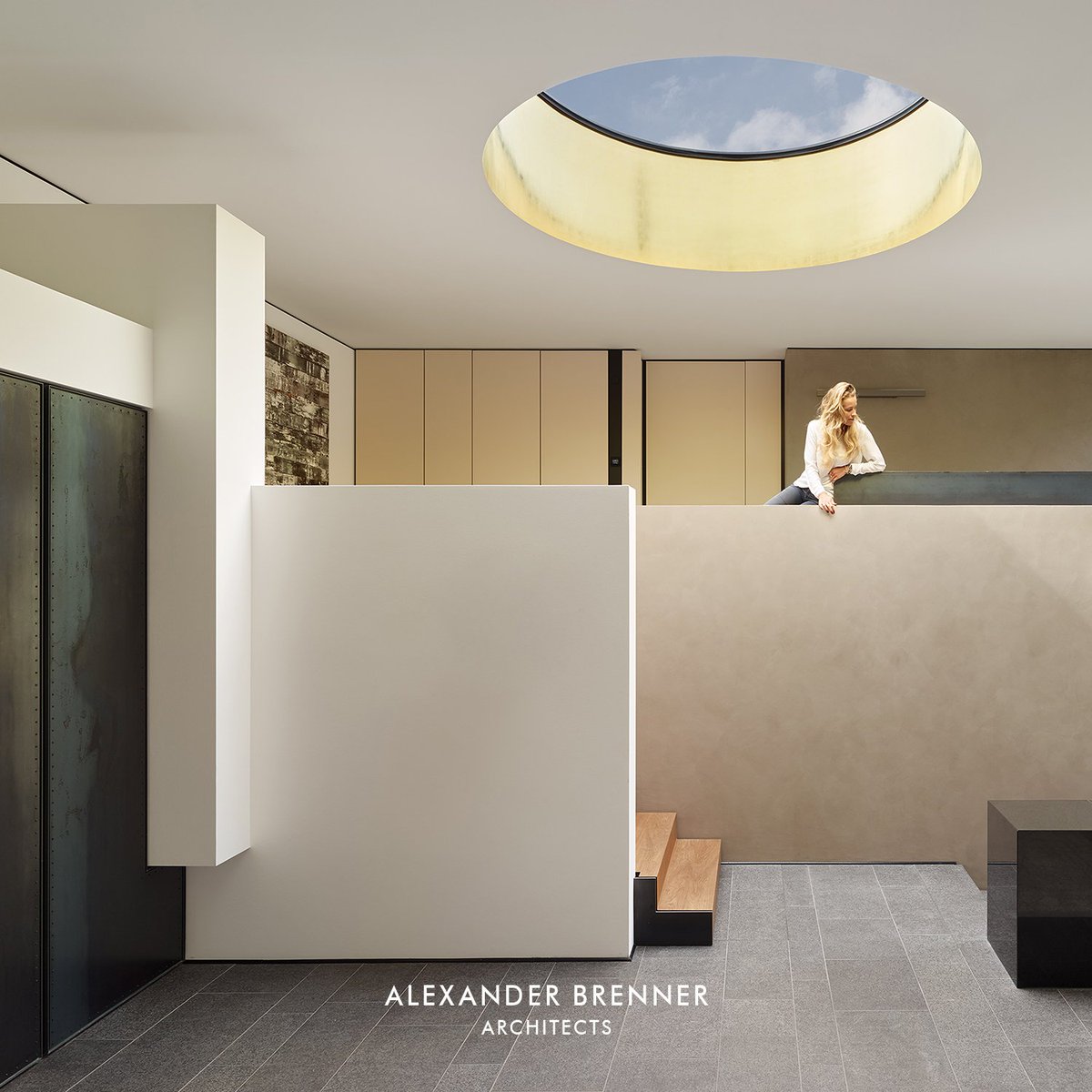 A_BrennerArch's tweet photo. #alexanderbrenner #alexanderbrennerarchitects #essen #bredeneyhouse #sky #window #theskyisthelimit #entrance #woman #beautyinthehouse https://t.co/a4XCH5pfWb