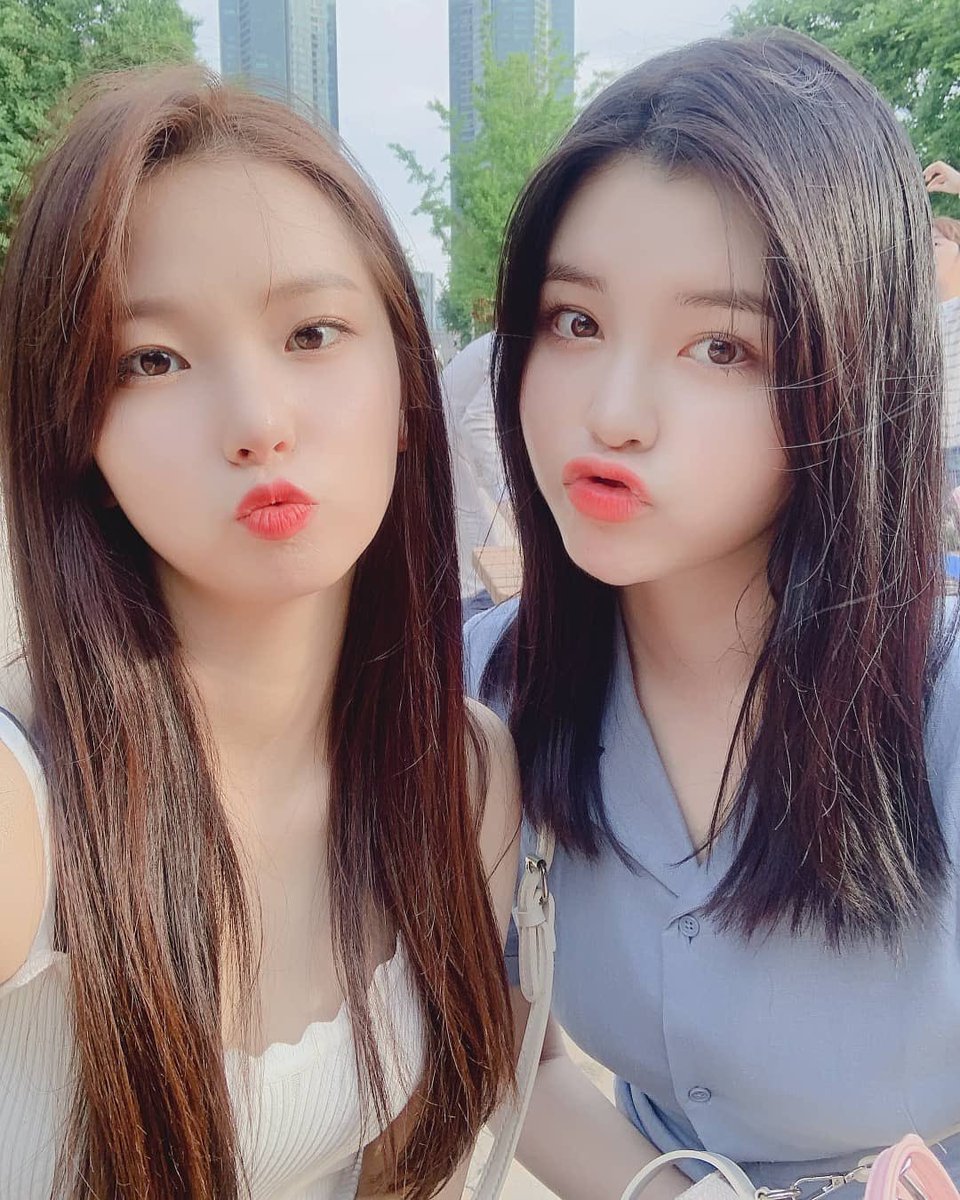 961121_SH's tweet photo. 👭 https://t.co/XBVPUXtH3c