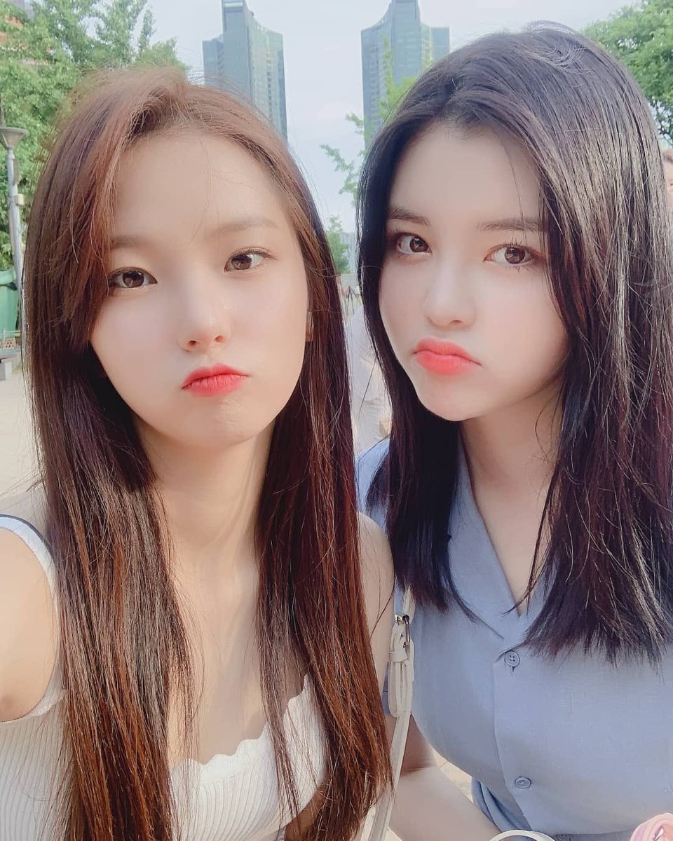 961121_SH's tweet photo. 👭 https://t.co/XBVPUXtH3c