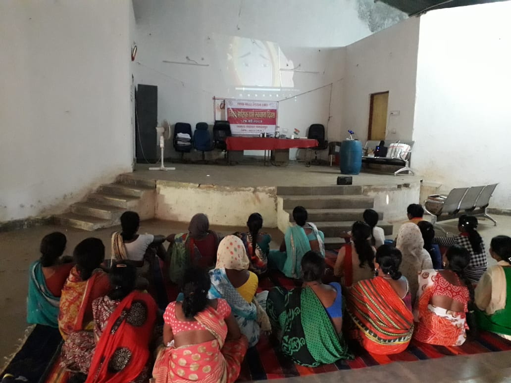 BastarSwachh's tweet photo. जिला बस्‍तर_आज दिनांक 28/5/2019को ग्राम पंचायत कल्चा मे विश्व मासिक धर्म स्वछ्ता दिवस पर महिलाओ को पहेली की सहेली की डॉक्यूमेंटरी फिल्म दिखा कर ।जागरुक किया गया एवं रेडियो पर मासिक चक्र की जानकारी भी सुनाई गयी .
@RSBMGCG @AYYAJTAMBOLI @_prabhtm @BastarDistrict https://t.co/U9qZqnDhpv