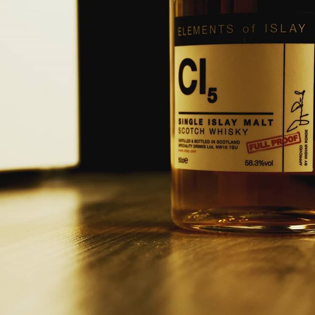MaltSamples's tweet image. Cl5 van Elixir Distillers... #caolila 
#elixirdistillers 
#elementsofislay 
#cl5 
#whiskyvoorvaderdag
#letstrysomewhisky
#whiskeytasting 
#whiskytasting
#whiskytime 
#whiskycadeau 
#whiskeycadeau 
#proefonzewhisky 
#singlemaltsamples 
#twitter
