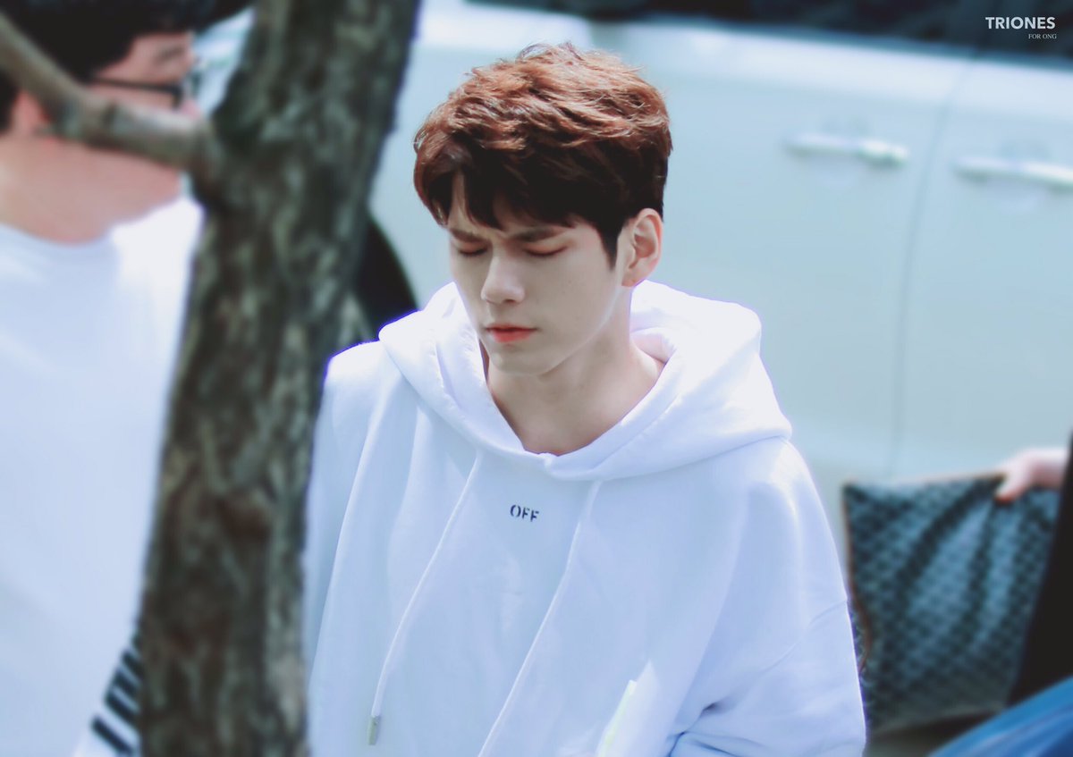 9695PICS's tweet photo. 😴🥤

#옹성우 #OngSeongwu https://t.co/ME747ECqt7
