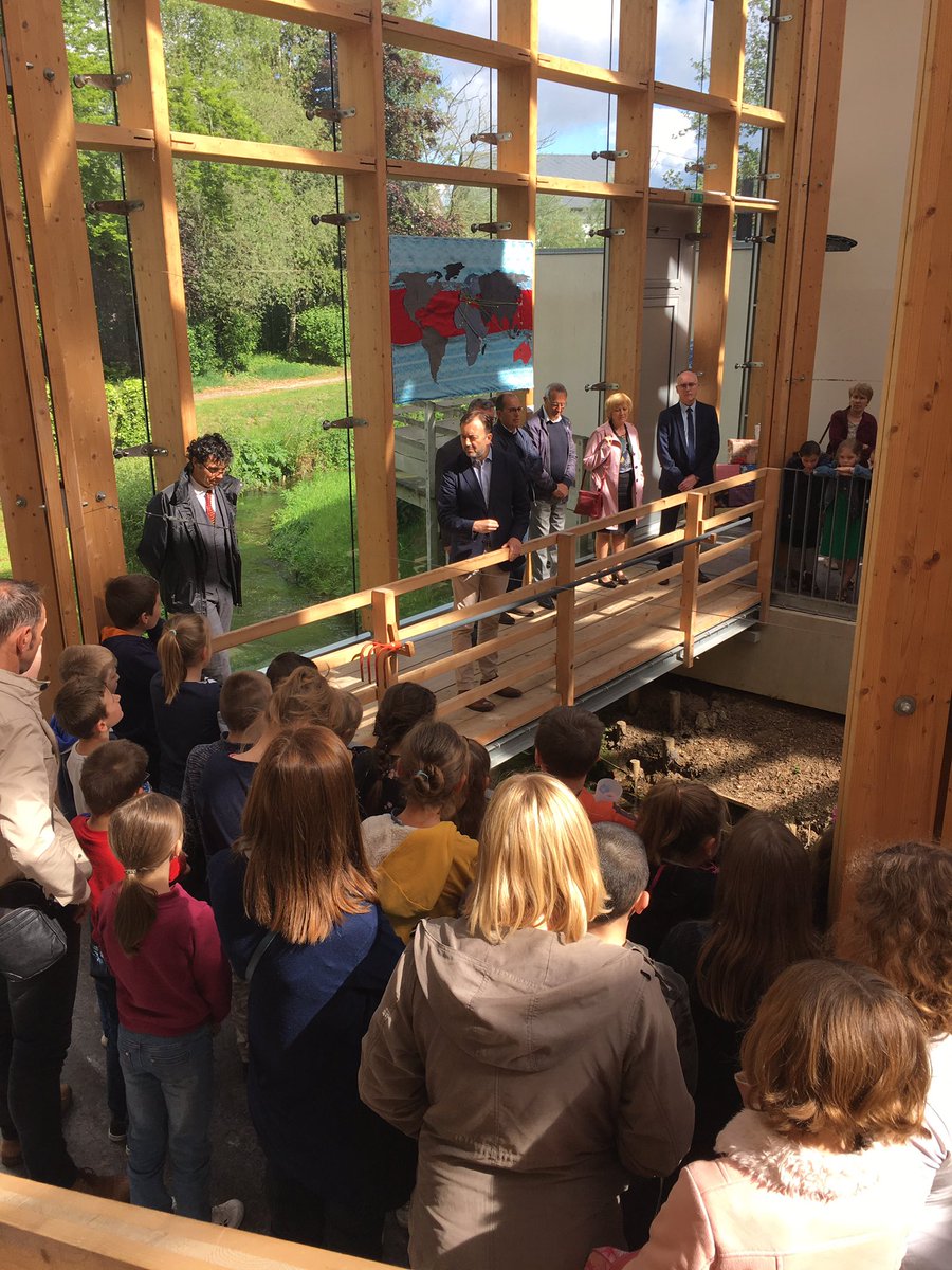 fdecoster's tweet photo. ♻️Restitution ce matin à #Enerlya des travaux de 240 élèves qui ont bénéficié des interventions des équipes du service #environnement  et des enseignants du conservatoire de @AggloCAPSO pour les sensibiliser au #développementdurable et à la réduction des déchets.🗑 https://t.co/vMIiEbkkIF
