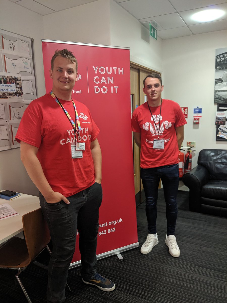 @benwilliams1993 and I from @PrincesTrustWal are here in @HSBC_UK Swansea Contact Center to talk #Volunteering #YouthCanDoIt #CorporatePartnerships