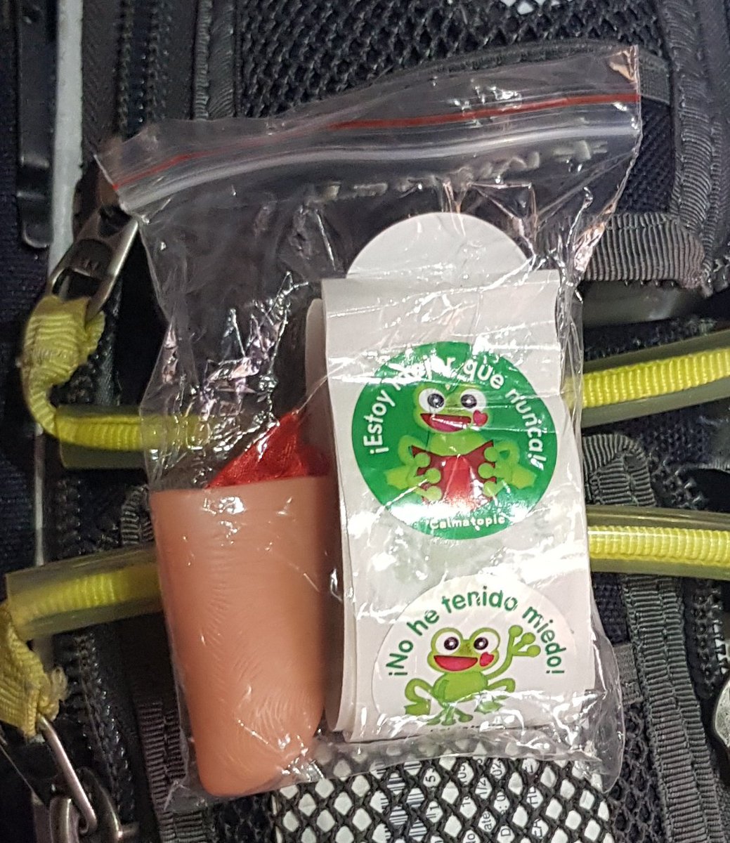 MiguelAsunsolo's tweet photo. Mi "Kit" para peques en la ambulancia, pegatinas de Ranas valientes y un poco de magia... 😉👍🏻 https://t.co/6th6E4tLAa