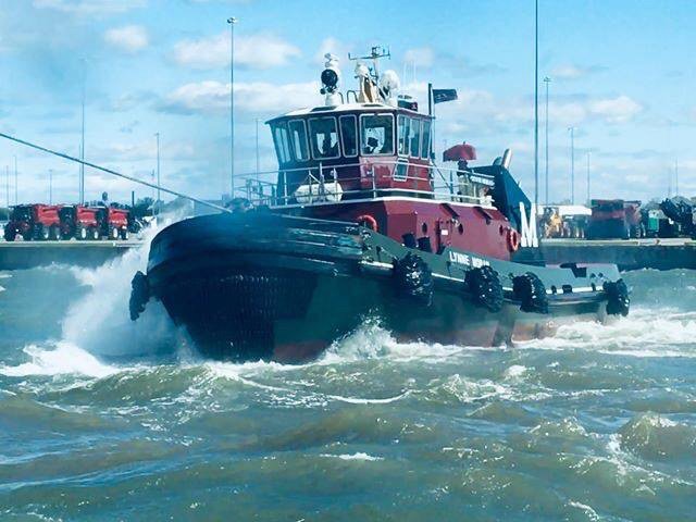 MoranTug's tweet photo. Liam Flynn captured this great shot of our Baltimore tug Lynne Moran pulling away from the Dundalk terminal during some rough conditions due to high winds that day.  The winds were clearly no match for the Lynne.

Thank you, Liam, for sending this photo along to us! https://t.co/zyB6KJ858y