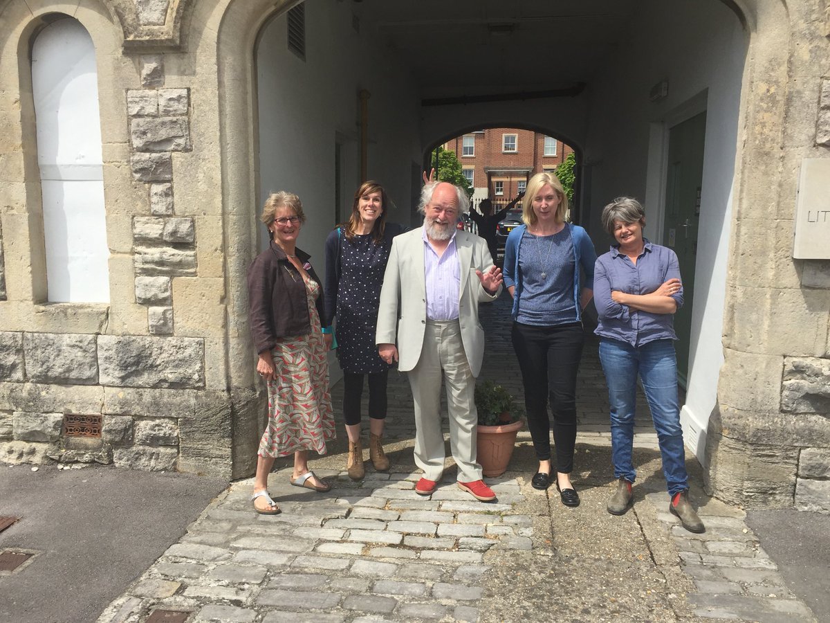 RosieRu49033813's tweet image. Mike Hoskin retires from ⁦@artsdevco⁩ under the arch at #LittleKeep #Endofanera #ArtsDevelopment #SocialEnterpriseCIC #DorsetArts&amp;amp;Culture