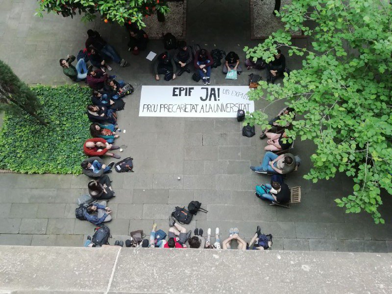 cos_bcn's tweet photo. Ja som al pati de lletres parlant de precarietat i construint unitat. Aquesta tarda manifestació a Plaça Urquinaona a les 18h. #ubexplota #28MvagaPDI https://t.co/A2FmeZQBcK