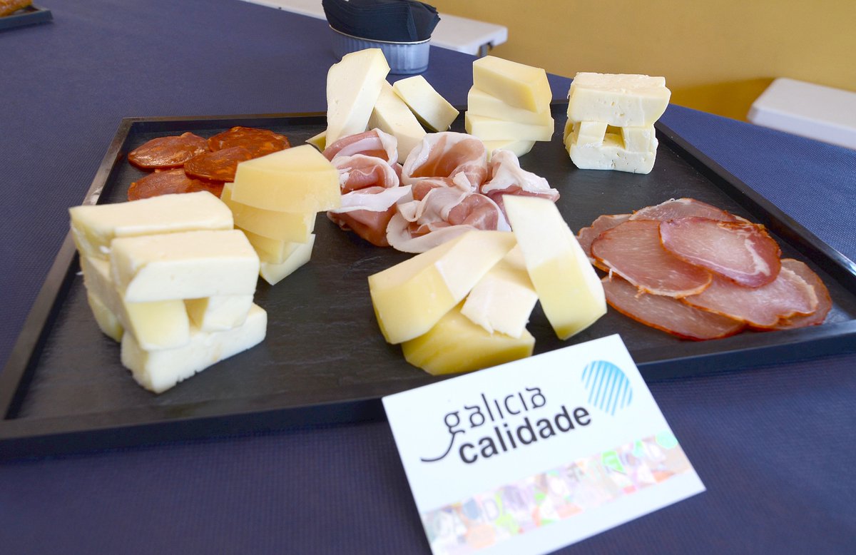 GaliciaCalidade's tweet photo. Compartimos as mellores fotos da comida do sábado no @festivaldecans, co noso agradecemento a todas as empresas que colaboraron para conseguir este fantástico resultado #GaliciaCalidade! ✅
Podedes ver o álbum completo aquí: https://t.co/sBK8wiTRxe
#Cans19 https://t.co/kvgxFXKHt6