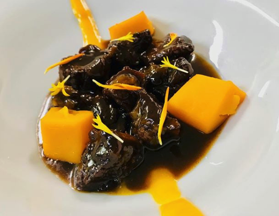 EsteldelaMerce's tweet photo. A partir d'aquest migdia tenim el Menú Tradició, que durant tota la setmana el podran gaudir. Qui es passa a menjar? https://t.co/ue4KP8LcOq