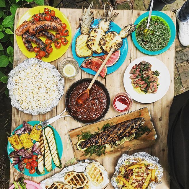 Obviously we’re back in soup season today, but just some evidence that that wasn’t the case a couple of days ago. A selection of less obvious (ignore the bangers) bits to chuck on the bbq... flatbreads, popcorn, barbecue sauce, from a shoot with <a href="/thesun/">The Sun</a> … bit.ly/2wru3Hq