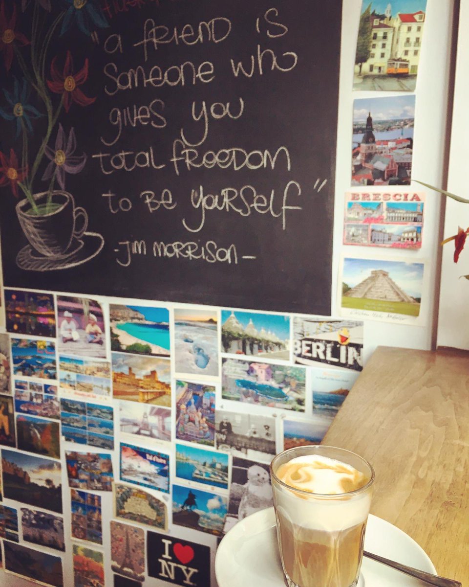 There’s no better way to start the week than a nice cup of coffee with a friend😊#carterlanecoffee#climpsonandsons#theestatedairy#specialtycoffee#coffeeandmilk