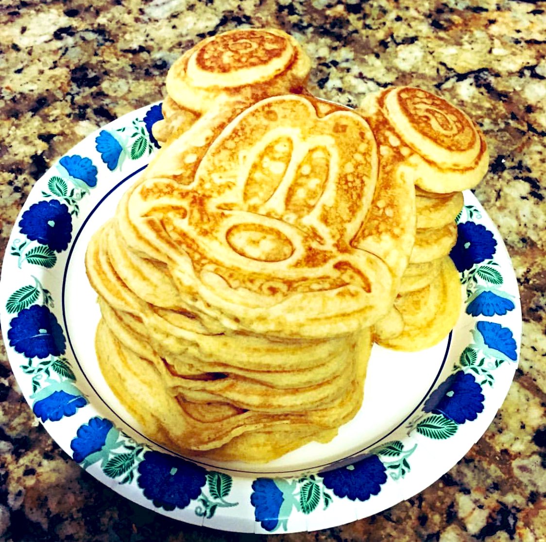 AndreasDiary444's tweet photo. Hey Howdy Hey! I hope everyone had a magical Memorial Day!!!! Made these kiddos some Mickey pancakes hopefully this will make up for me telling them they have school today. π€£ #CookingMagicWithMickey #TuesdayThoughts https://t.co/r2XnOEnnu4