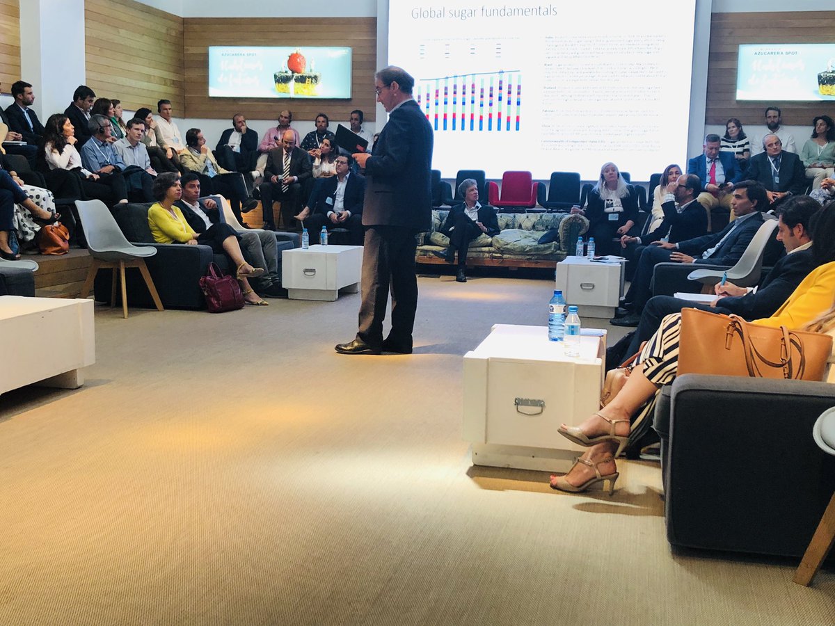 AzucareraES's tweet photo. Turno de @hools y las tendencias del mercado del #azúcar #HablemosDeFuturos #AzucareraContigo https://t.co/FT3V6Jf4vA