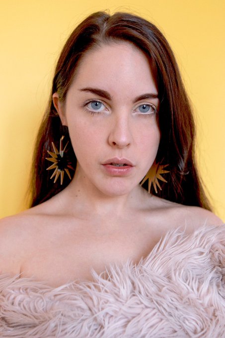M&aacute;s autorretratos 📸✨ https://t.co/mtxts6q9dZ