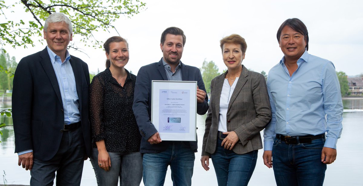 BSM_VLRB's tweet photo. Wir gratulieren! @cyberLAGO, das größte länderübergreifende Netzwerk aus #Digitalexperten am #Bodensee, ist mit dem Silber-Label der #European #Cluster #Excellence Initiative (ECEI) ausgezeichnet worden. Tolle Arbeit und natürlich weiter so! #Vierländerregion #CLIB https://t.co/oAxMLDwdRH