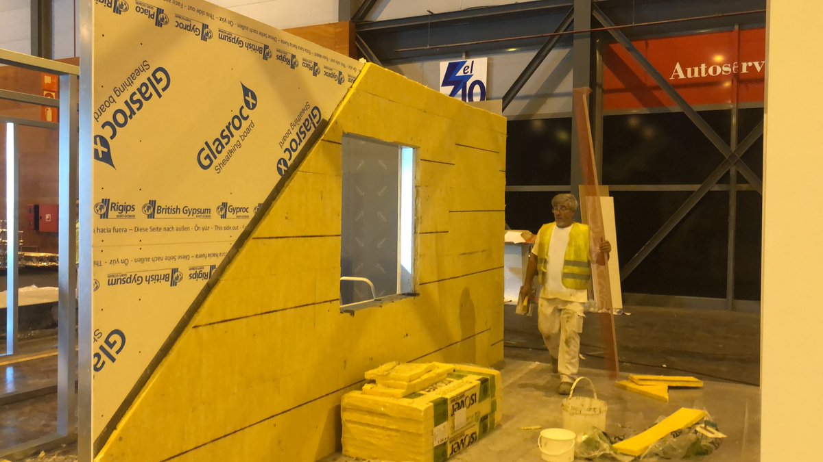 ISOVERes's tweet photo. 📸 Os dejamos imágenes del montaje de la fachada #SATE con lana mineral #CLIMA34 de @ISOVERes para @simaexpo. La podréis ver en el Stand D3-014 Pabellón 10 de @feriademadrid. De la mano de @SaintGobainES os mostraremos sistemas y soluciones respetuosos con el #MedioAmbiente https://t.co/3N2QyJ5yQU